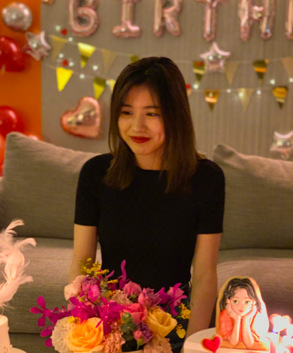 章子怡慶結婚6週年，和汪峰親暱依偎滿臉笑，大方自曝是繼女拍照