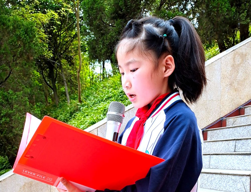 追寻先烈足迹 弘扬革命精神——南充市大北街小学开展清明祭扫活动