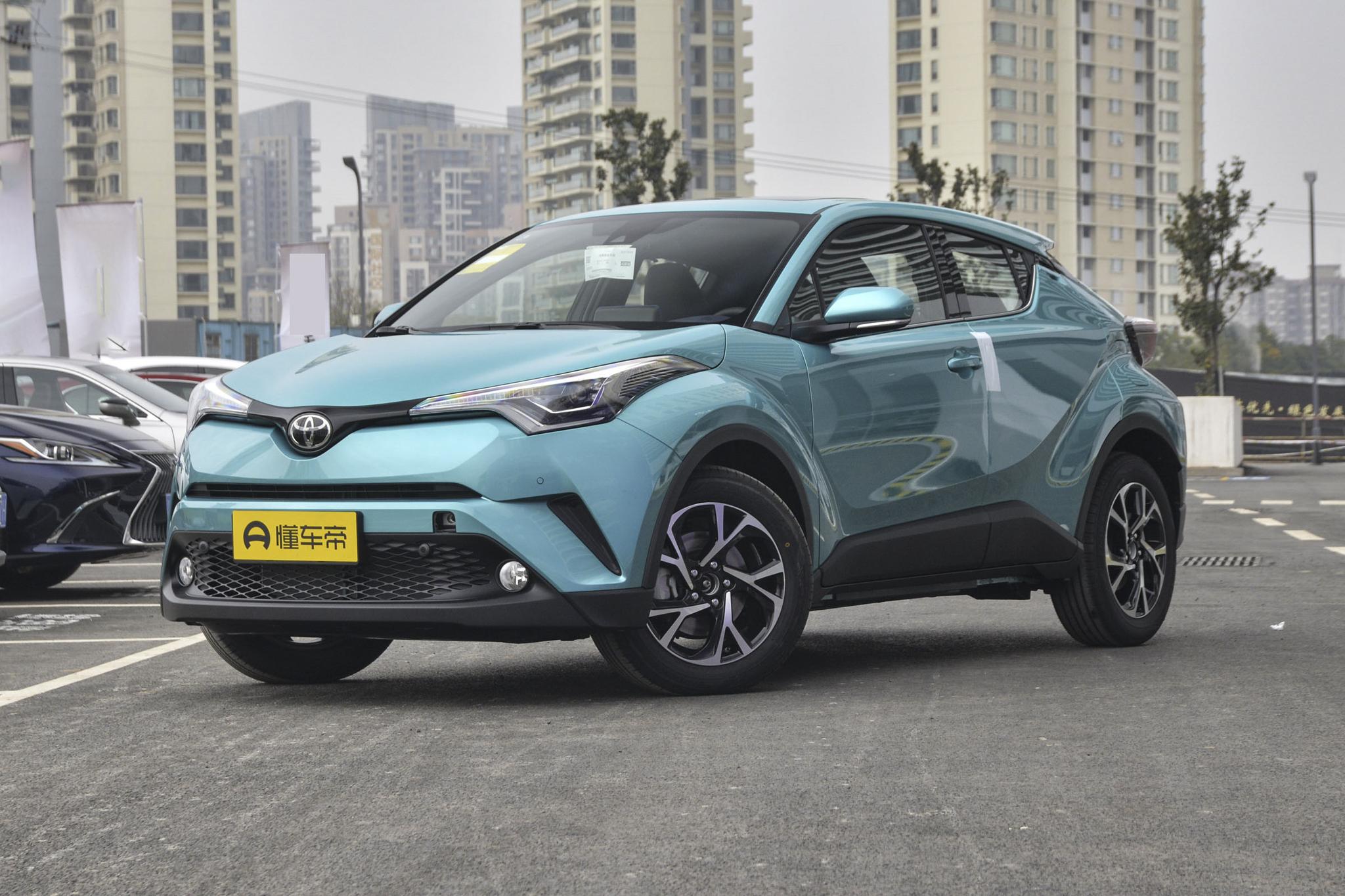 C Hr小型suv 大膽的皮囊好的操控 就是動力比較普通 車天車地扯大炮 Mdeditor