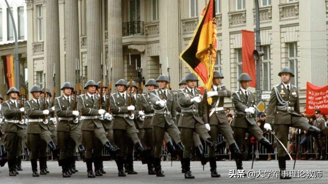 消失了的东德人民军：柏林墙倒后，无处安放的“红色普鲁士”