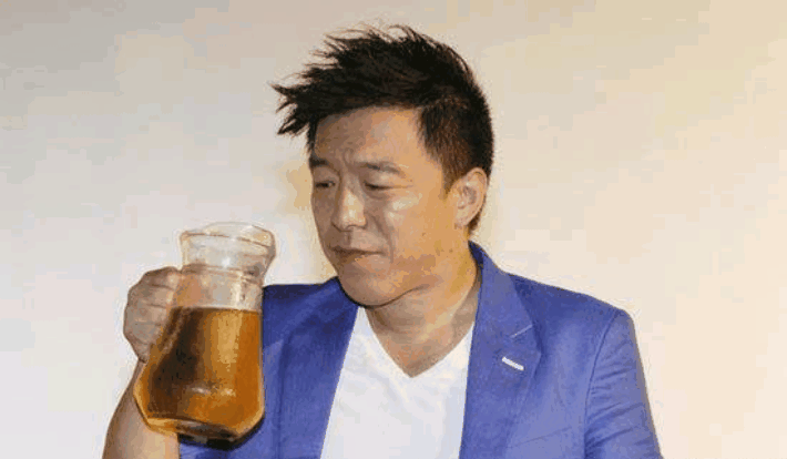 為何說(shuō)喝酒不找黃渤，聚會(huì)不找胡歌，綜藝不請(qǐng)趙麗穎？為你八一八