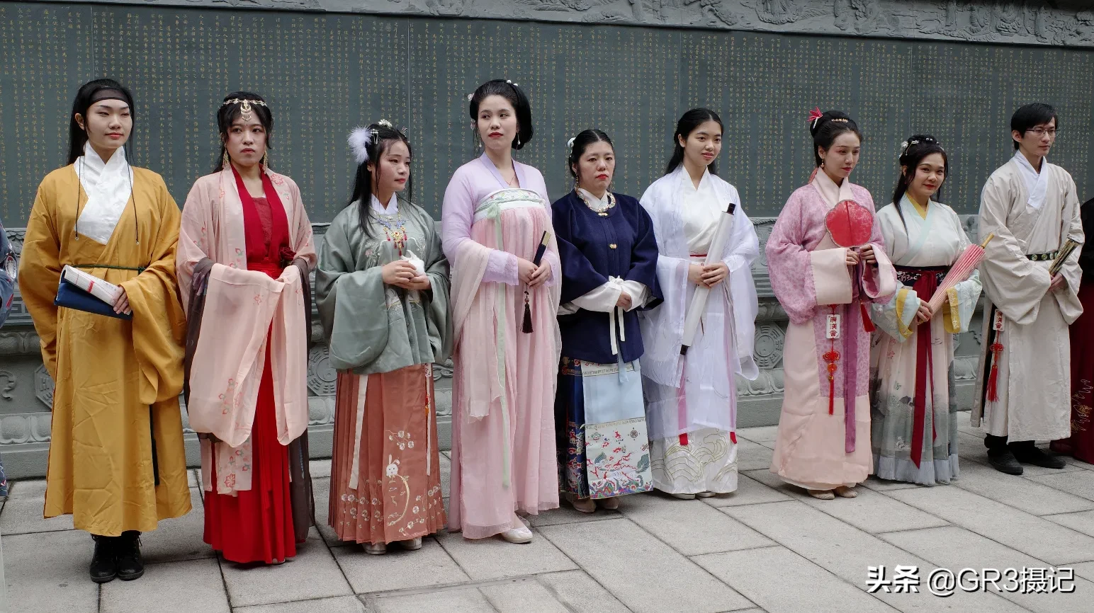 广州三元宫的汉服、武术表演。